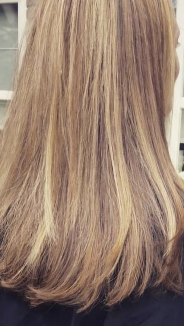 Lang haar na het kleuren, met warme highlights